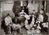 1912 familia cosiendo en casa